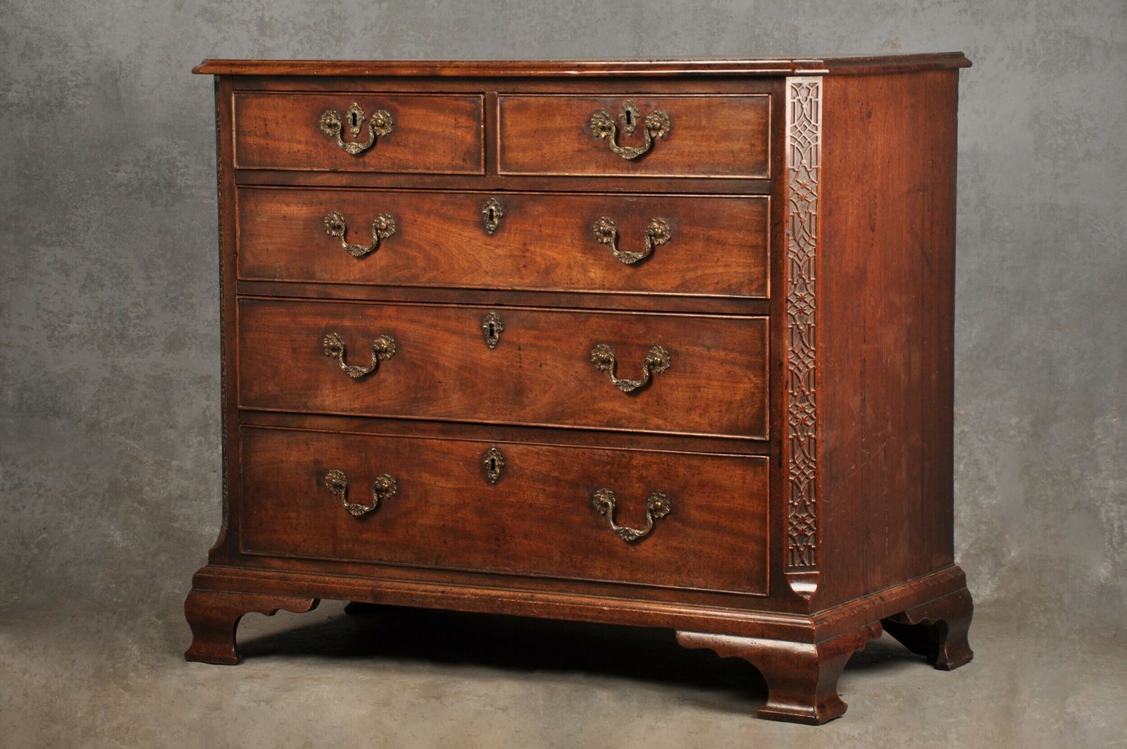 photo vintage Fine 18th Century Mahogany Chippendale Chest Of Drawers