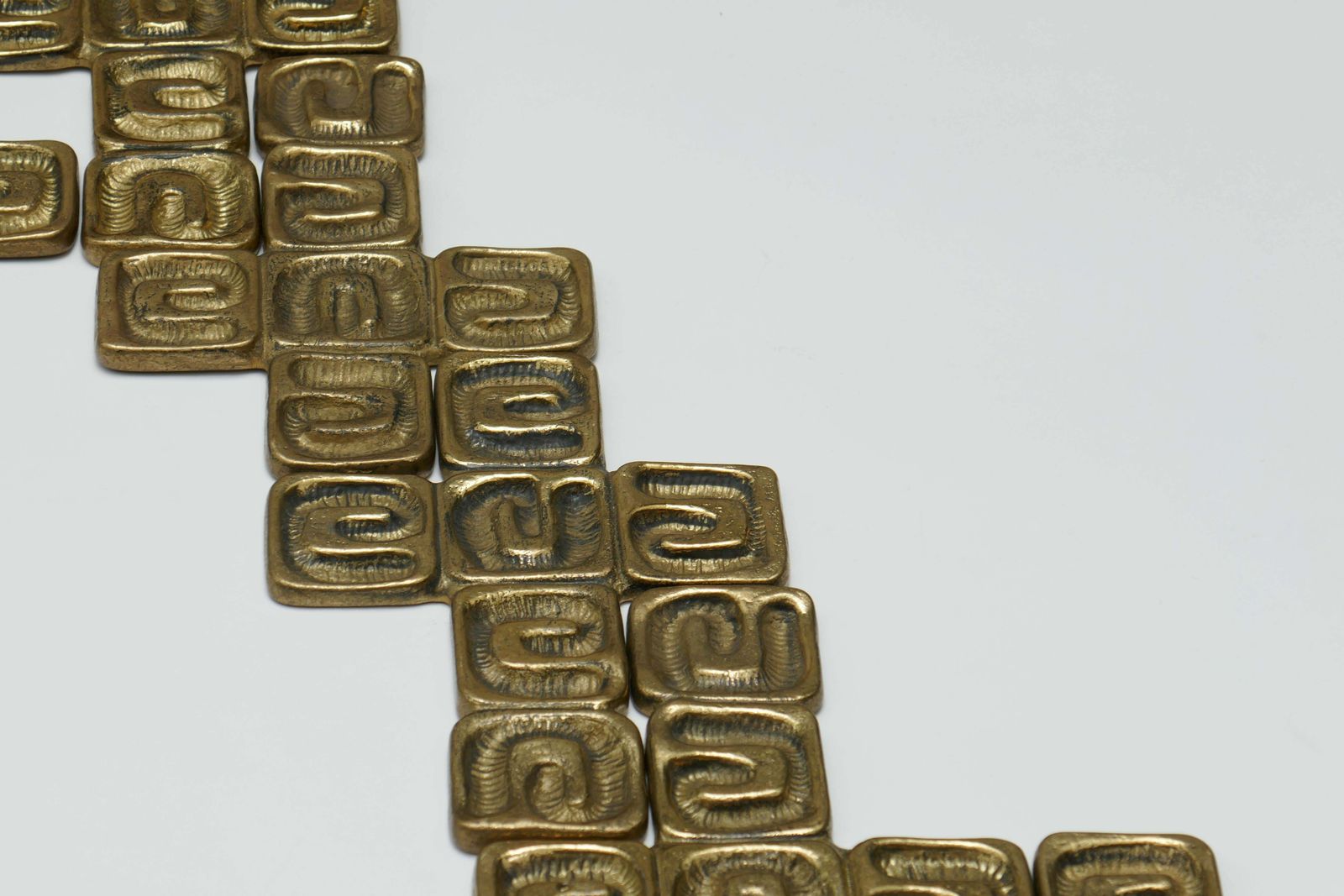 photo vinterior Set Of 10 Wall Brass Sculptures By Luciano Frigerio Italy 1970s