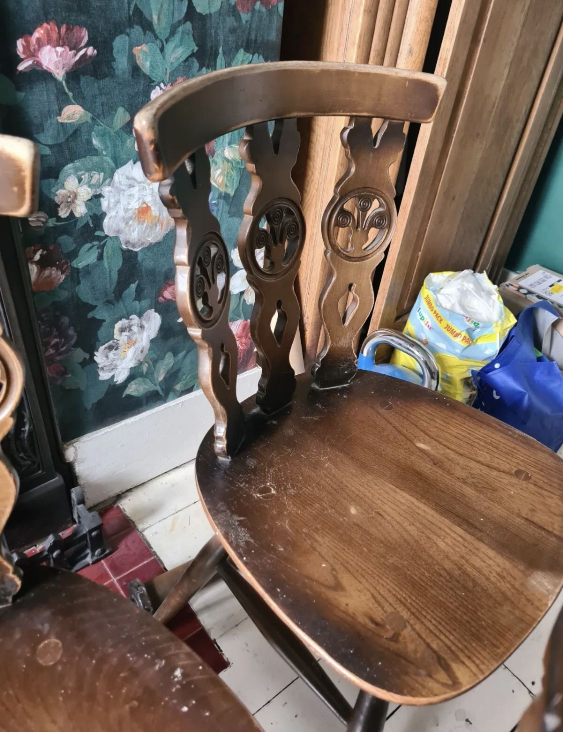 Five Ercol Fleur De Lys Dining Chairs, 375, Triple Fleur De Lys 1980/1981 photo Furniture