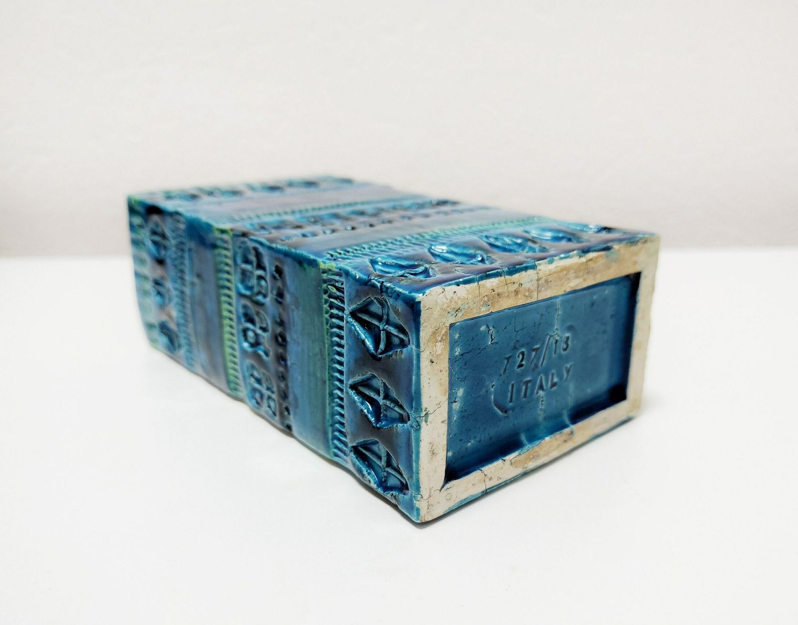 Mid Century Modern Rectangular Glazed Cerulean Blue Vase Designed By Aldo Londi For Bittossi Ceramics // Made In Italy In 1960s photo vinterior