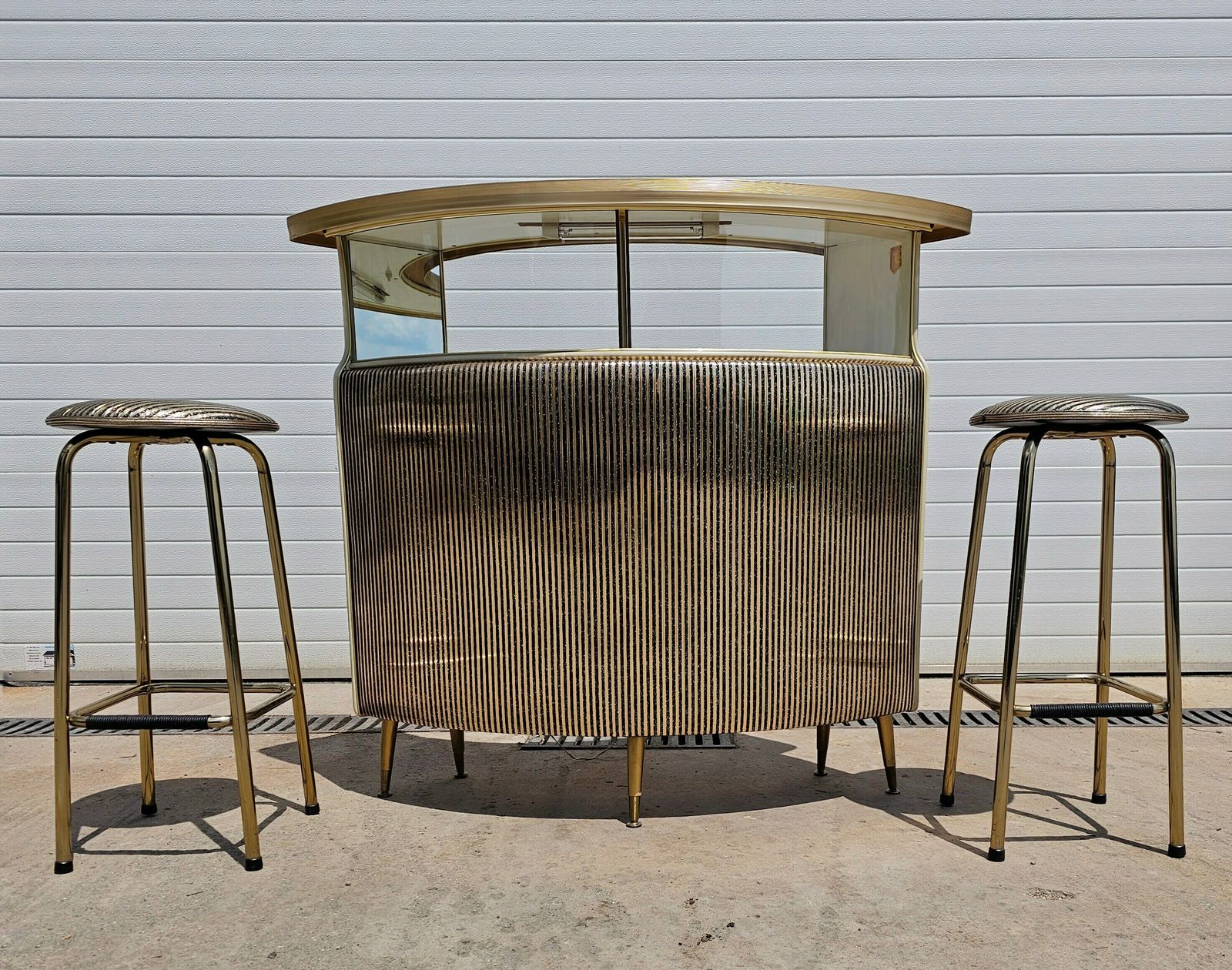 photo furniture Extremely Rare Mid Century Modern Home Cocktail Bar With Bar Stools And Shelved Mirror // Made In The United Kingdom In 1950s