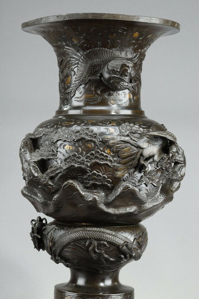 Large Bronze Vase Sculpted With Chimeras, Dragons, Birds Of Prey And Phnix. photo vinterior