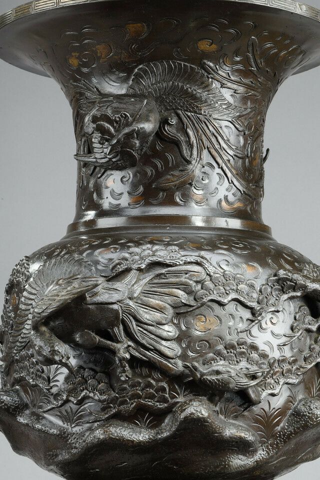 Large Bronze Vase Sculpted With Chimeras, Dragons, Birds Of Prey And Phnix. photo vintage