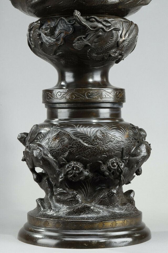 Home Decor Large Bronze Vase Sculpted With Chimeras, Dragons, Birds Of Prey And Phnix. photo