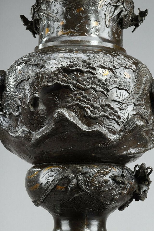 4067.0 Large Bronze Vase Sculpted With Chimeras, Dragons, Birds Of Prey And Phnix. photo
