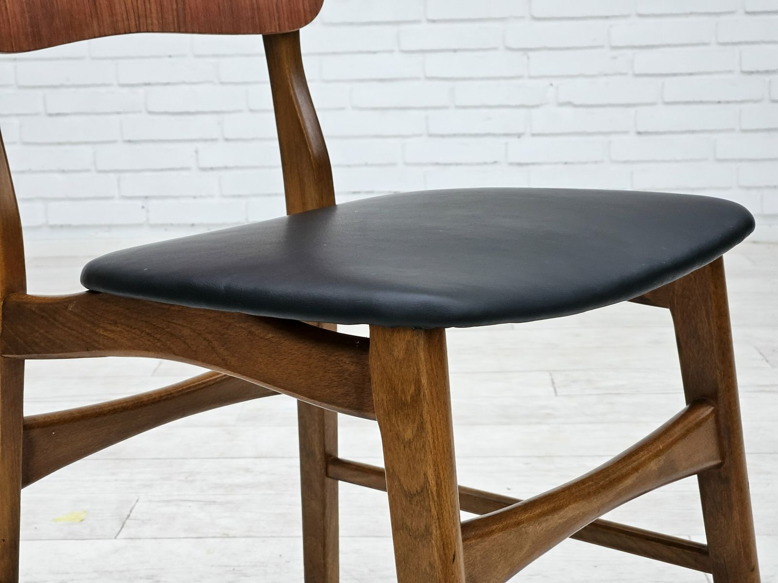 photo buy 1960s, Danish Design By Ib Kofod Larsen, Set Of 3 Dining Chairs Model 62.