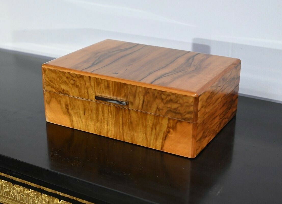 Cigar Box In Walnut Veneer, Maison Lemaire Paris, Art Deco – 1920 photo for sale