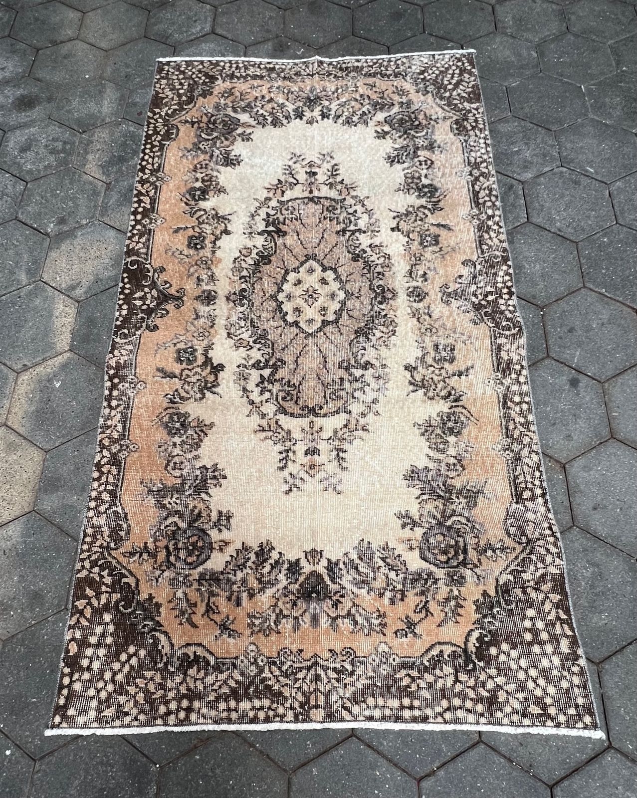 Brown And Pink Vintage Yuruk Carpet 112 X 207 Cm – Brown And Pink Vintage Yuruk Carpet 112 X 207 Cm, 1960's photo vinterior