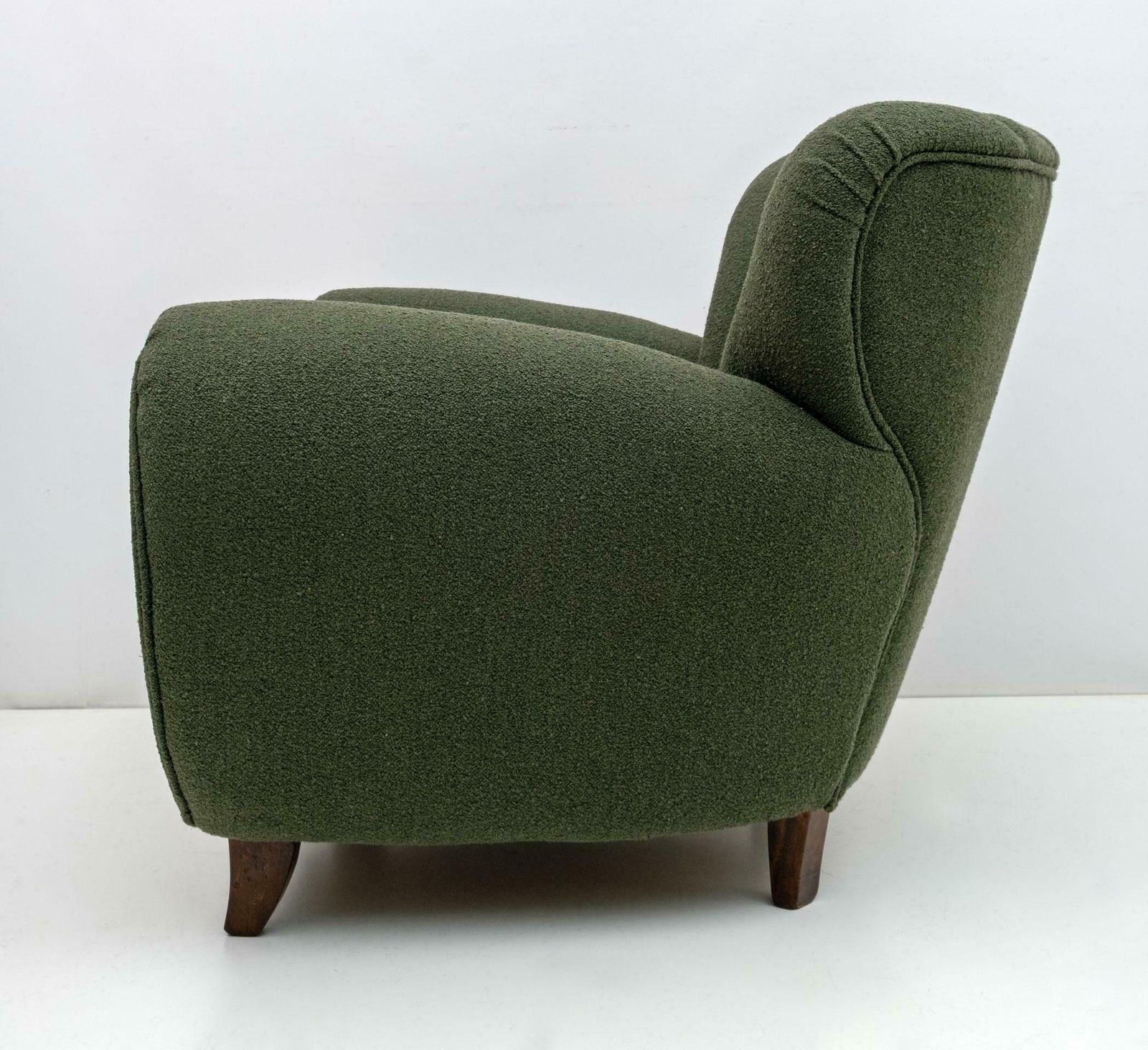 Attributed Guglielmo Ulrich Art Deco Italian Bouclé Armchairs, 1940s, Pair photo vinterior