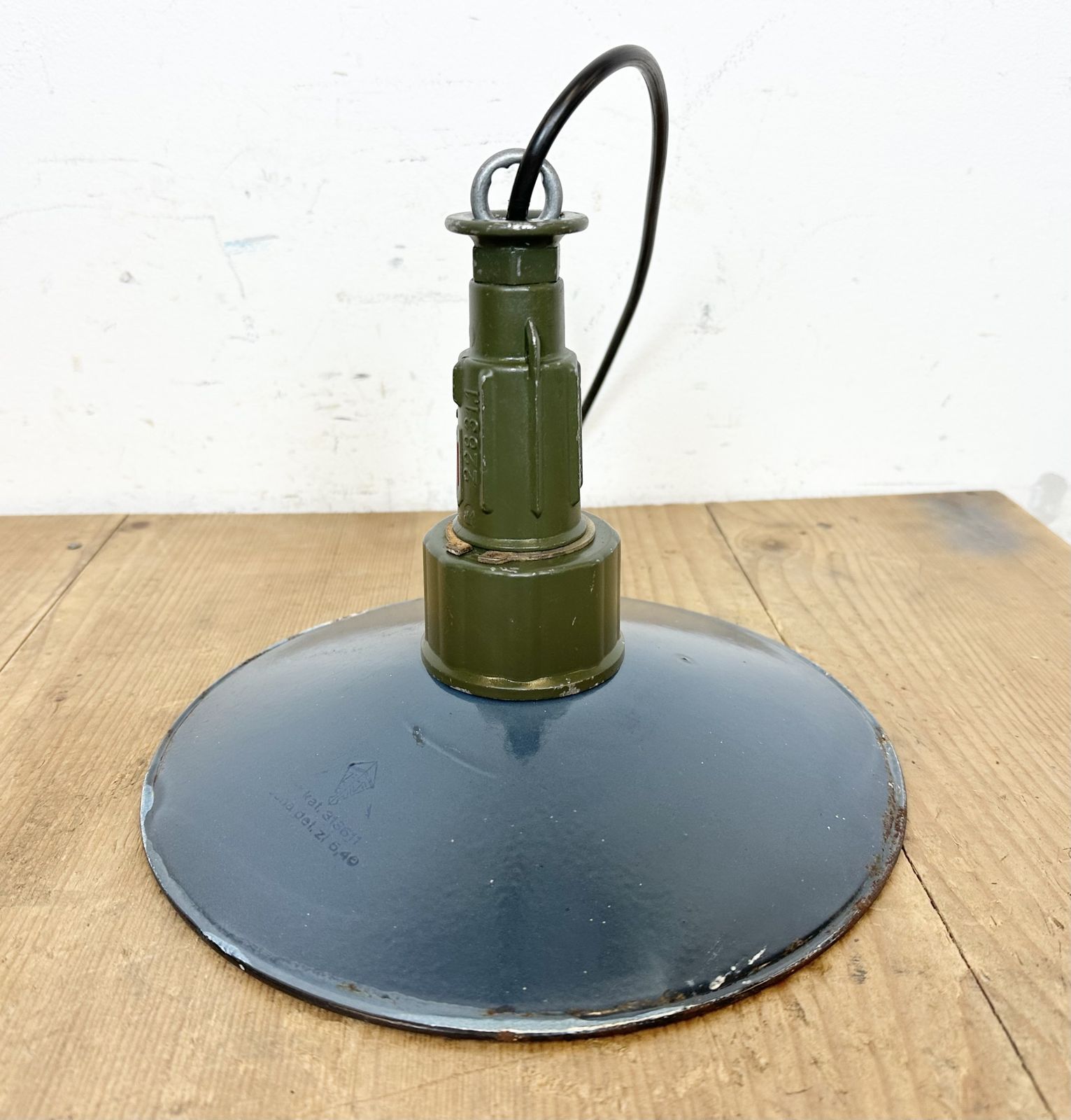 photo furniture Industrial Blue Enamel Military Pendant Lamp With Cast Aluminium Top, 1960, 7x