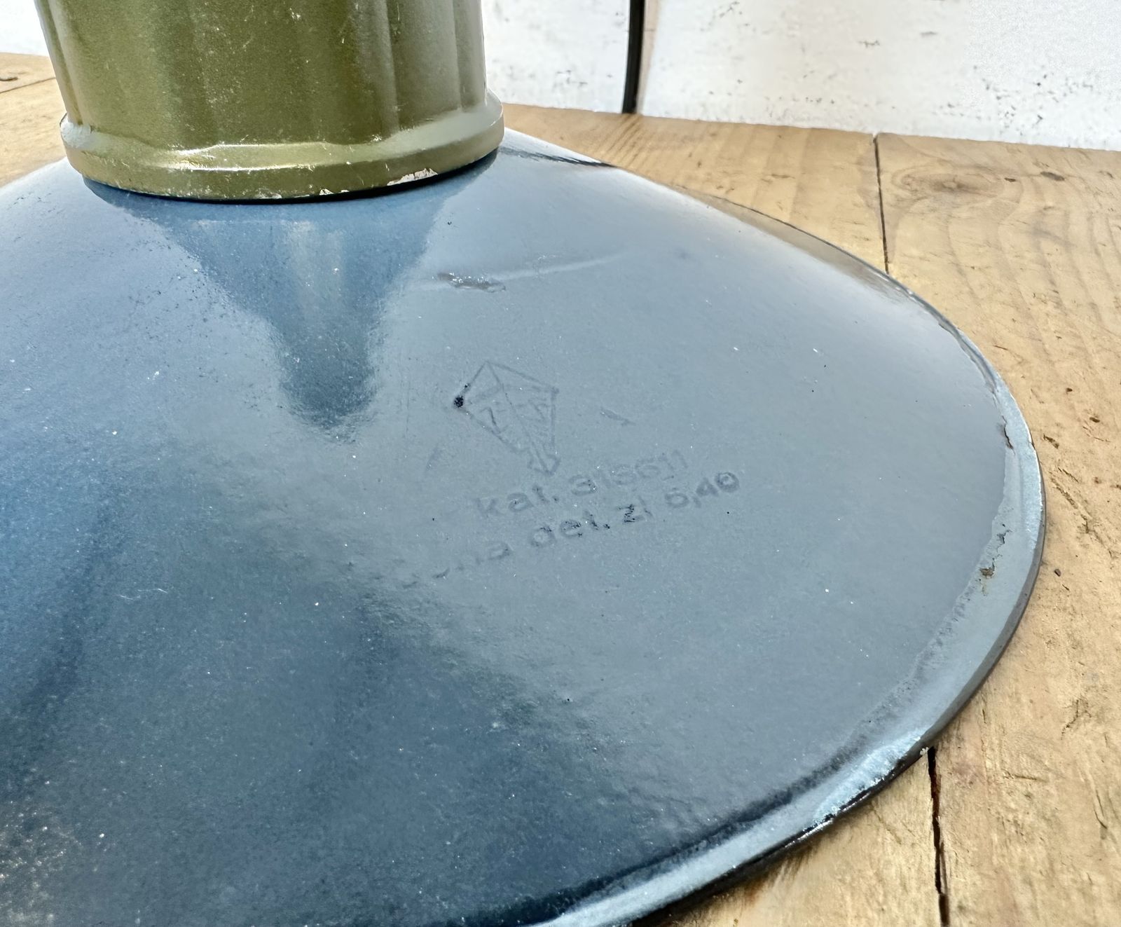 photo vintage Industrial Blue Enamel Military Pendant Lamp With Cast Aluminium Top, 1960, 7x