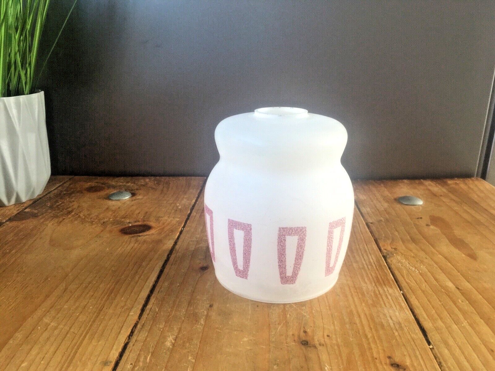 Retro 70's White & Pink Sugar Frosted Geometric Light Lamp Shade Vintage 60's photo vinterior