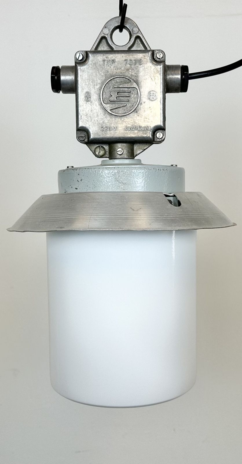 photo vintage Industrial Aluminium Light With Milk Glass Cover From Elektrosvit, 1970s, 15x
