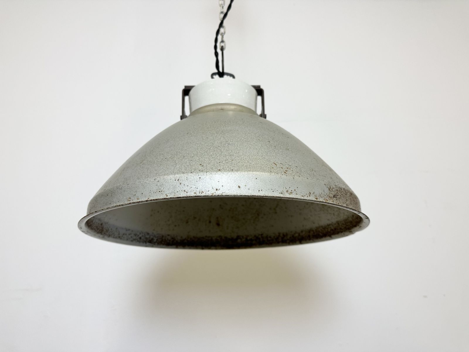 Grey Metal Industrial Factory Hanging Lamp, 1960s, 28x photo 199.0