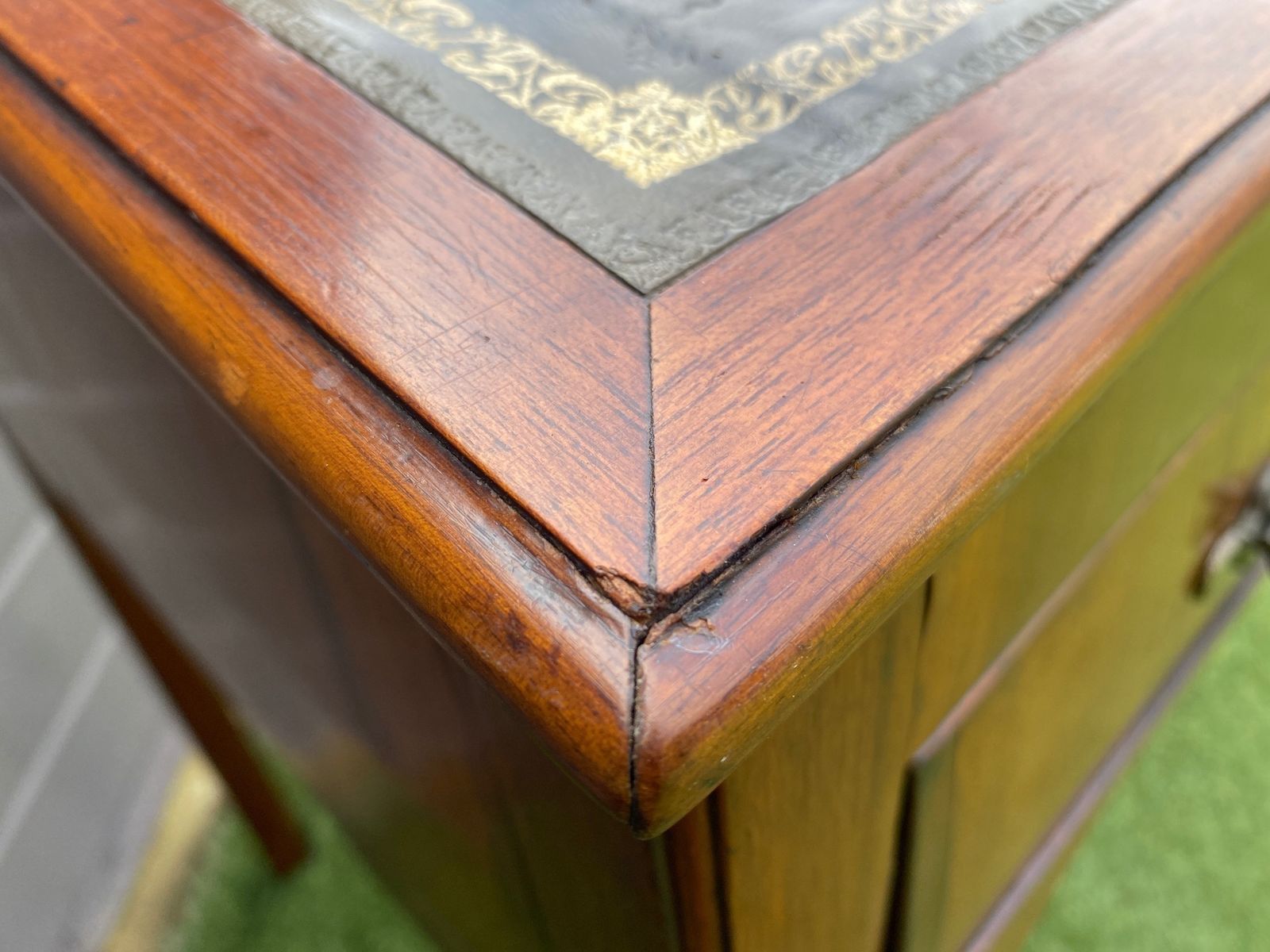 Late 18th Century Mahogany Clerks’ Desk photo vinterior