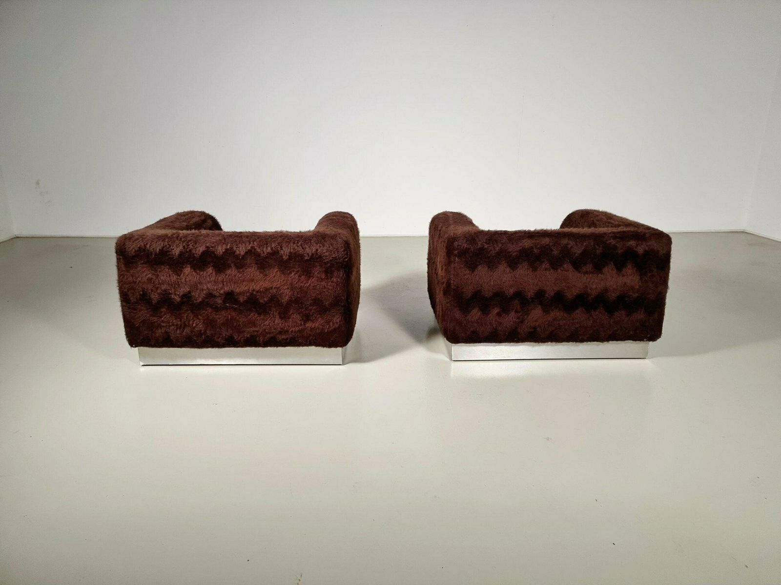 Italian Chrome Plated Lounge Chairs With Faux Fur, 1970, Set Of 2 photo vinterior