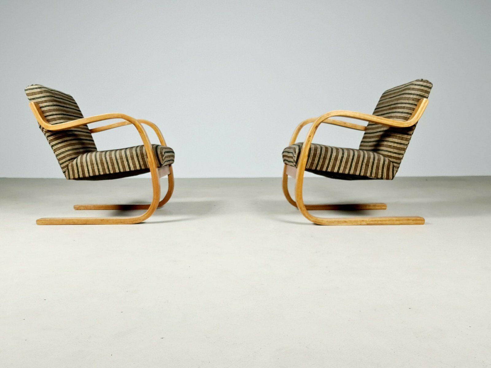 First Edition Model 402 Chairs By Alvar Aalto For Finmar, 1930s, Set Of 2 photo furniture
