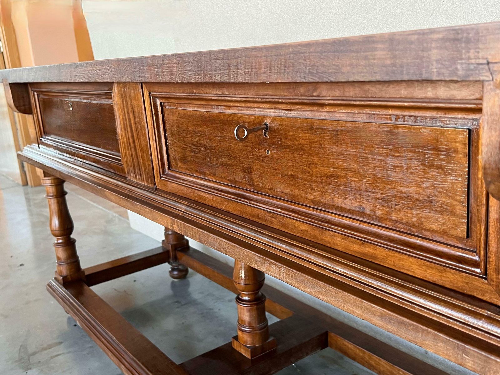 Grande console du début du XXe siècle à deux tiroirs photo vintage