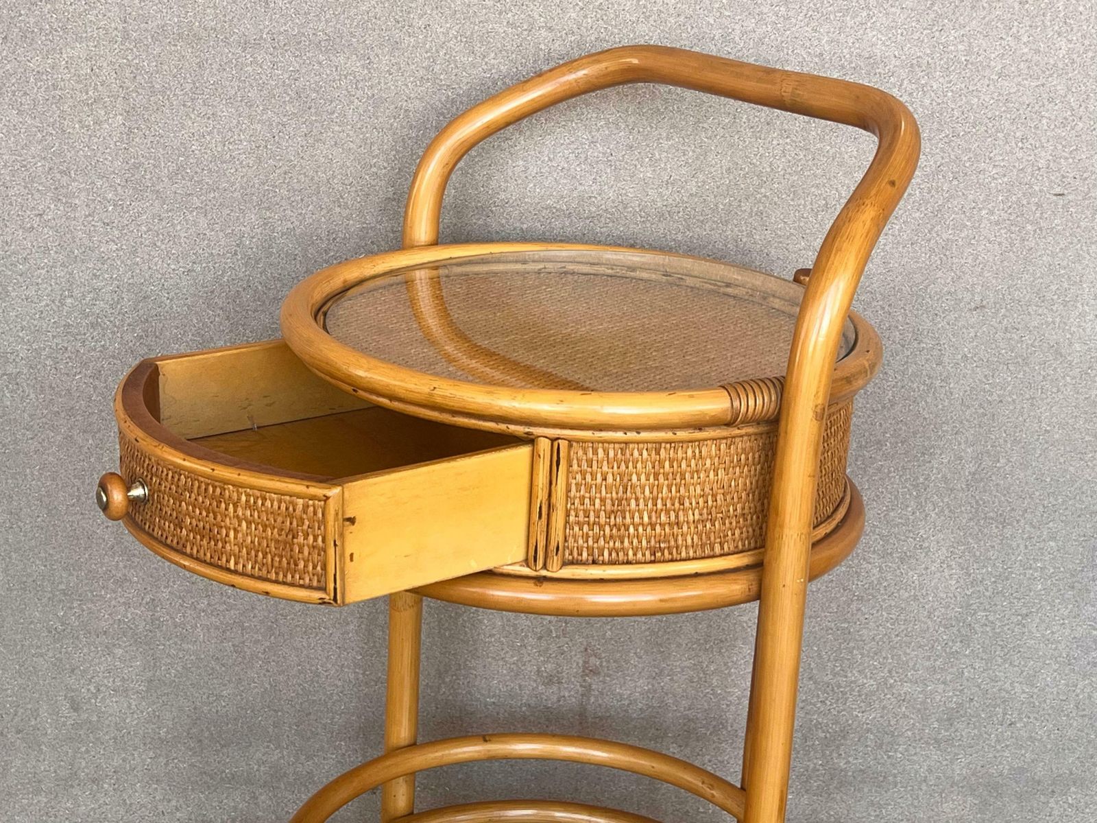 Desserte bar ronde mid-century en bambou et rotin, Italie, années 1960 photo buy