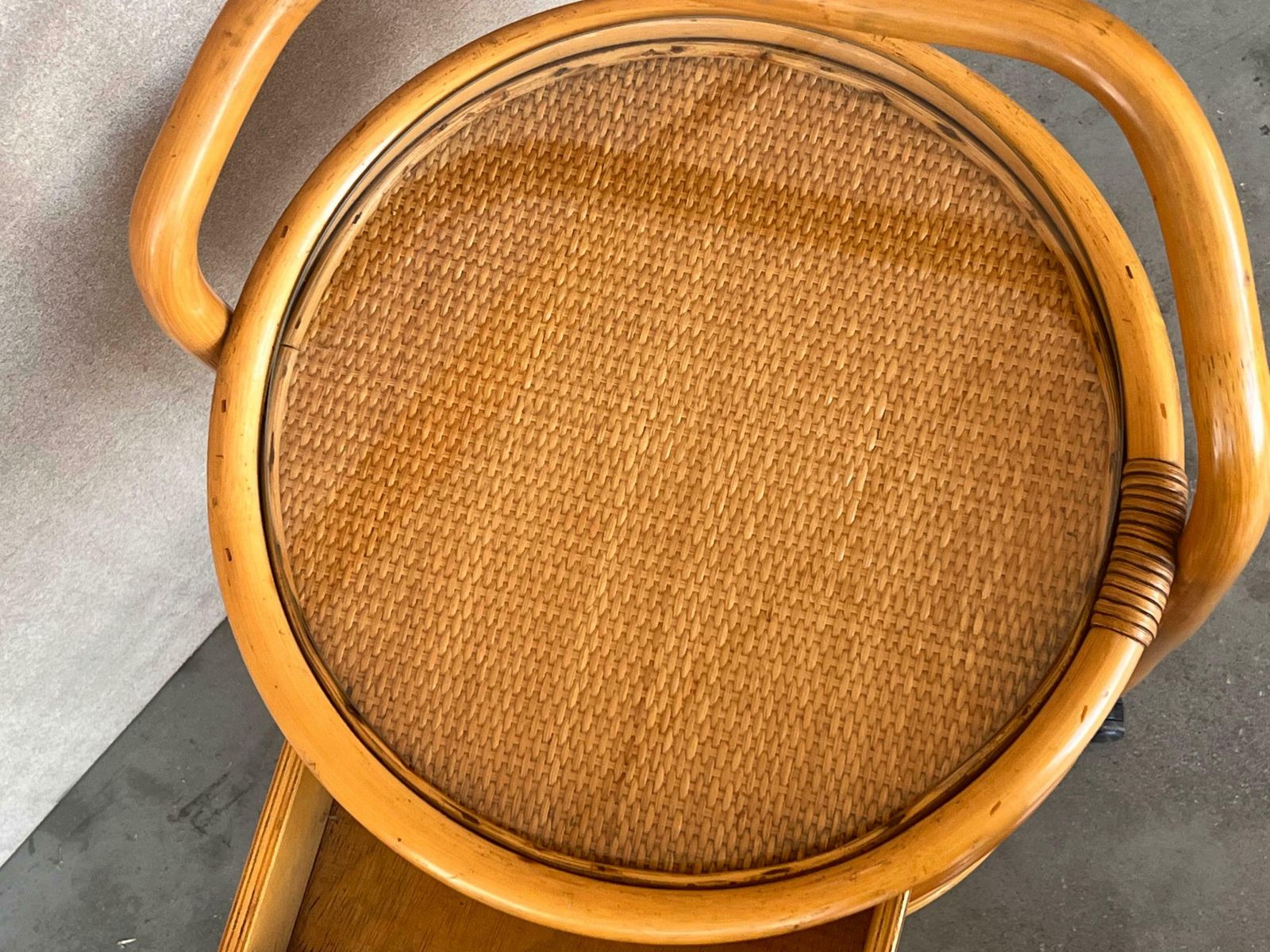 photo furniture Desserte bar ronde mid-century en bambou et rotin, Italie, années 1960