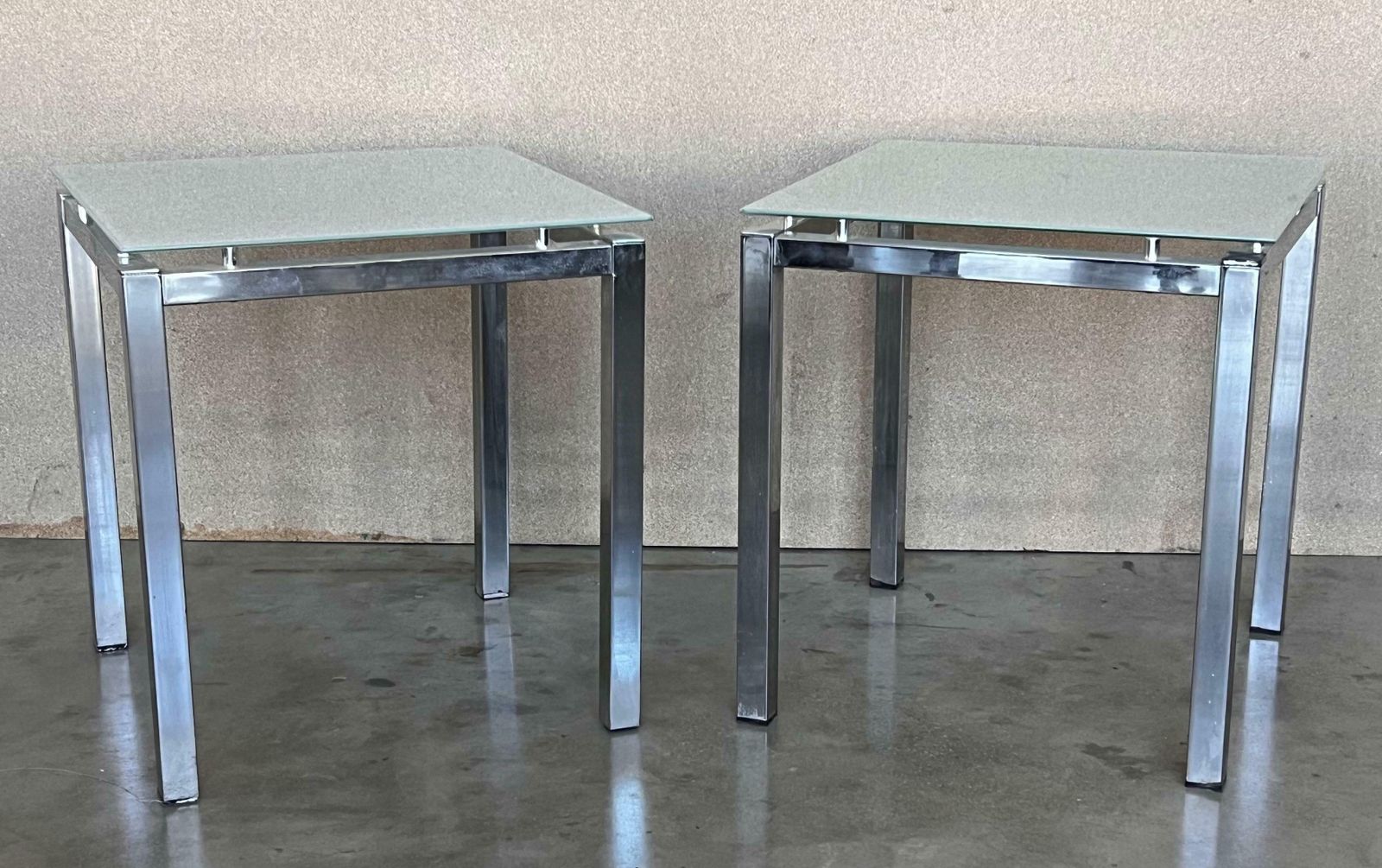 Paire de tables d'appoint postmodernes, années 1970 photo vinterior
