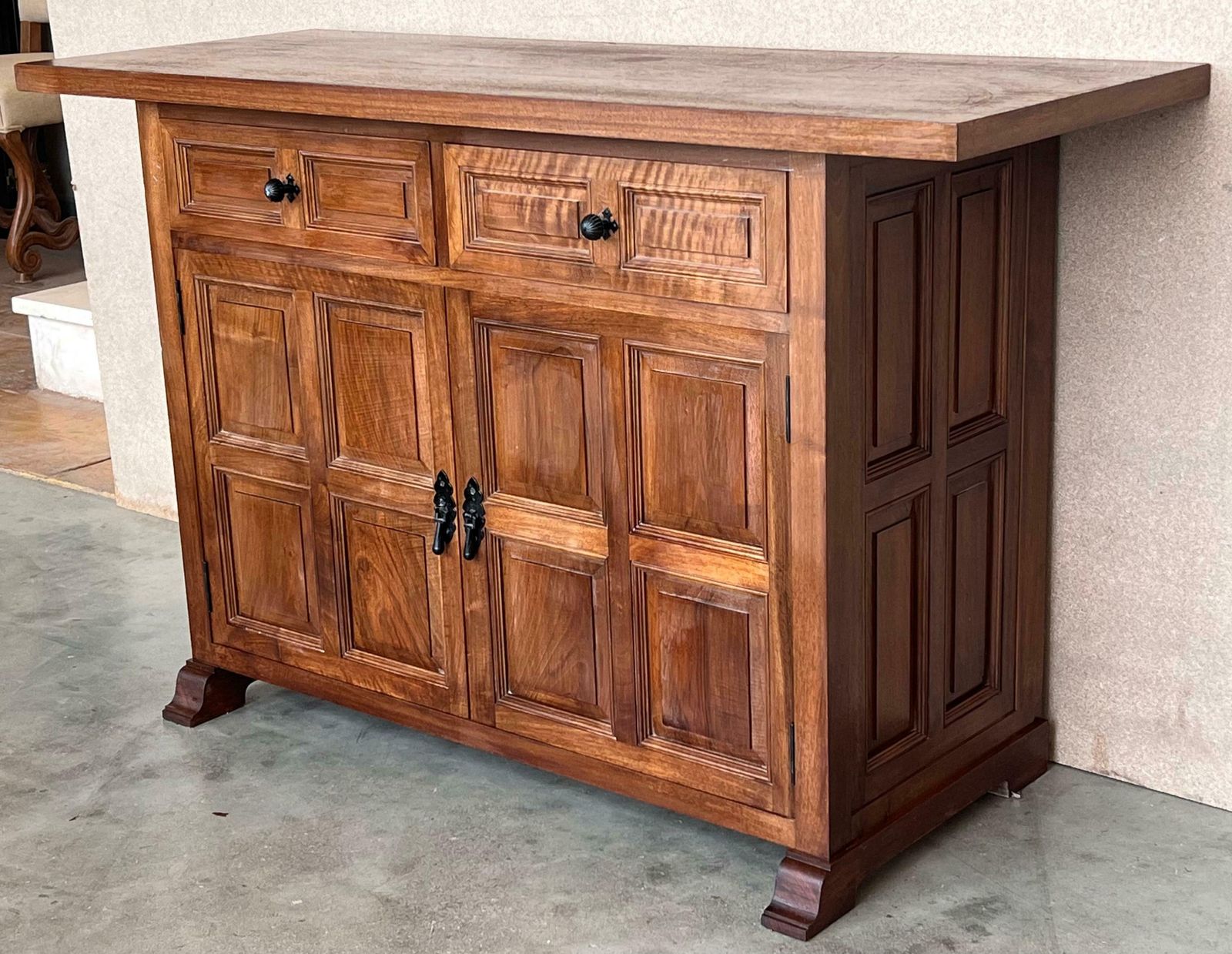 Paire de buffets catalans en chêne sculpté, style toscan, deux tiroirs, XIXe siècle photo Mobilier