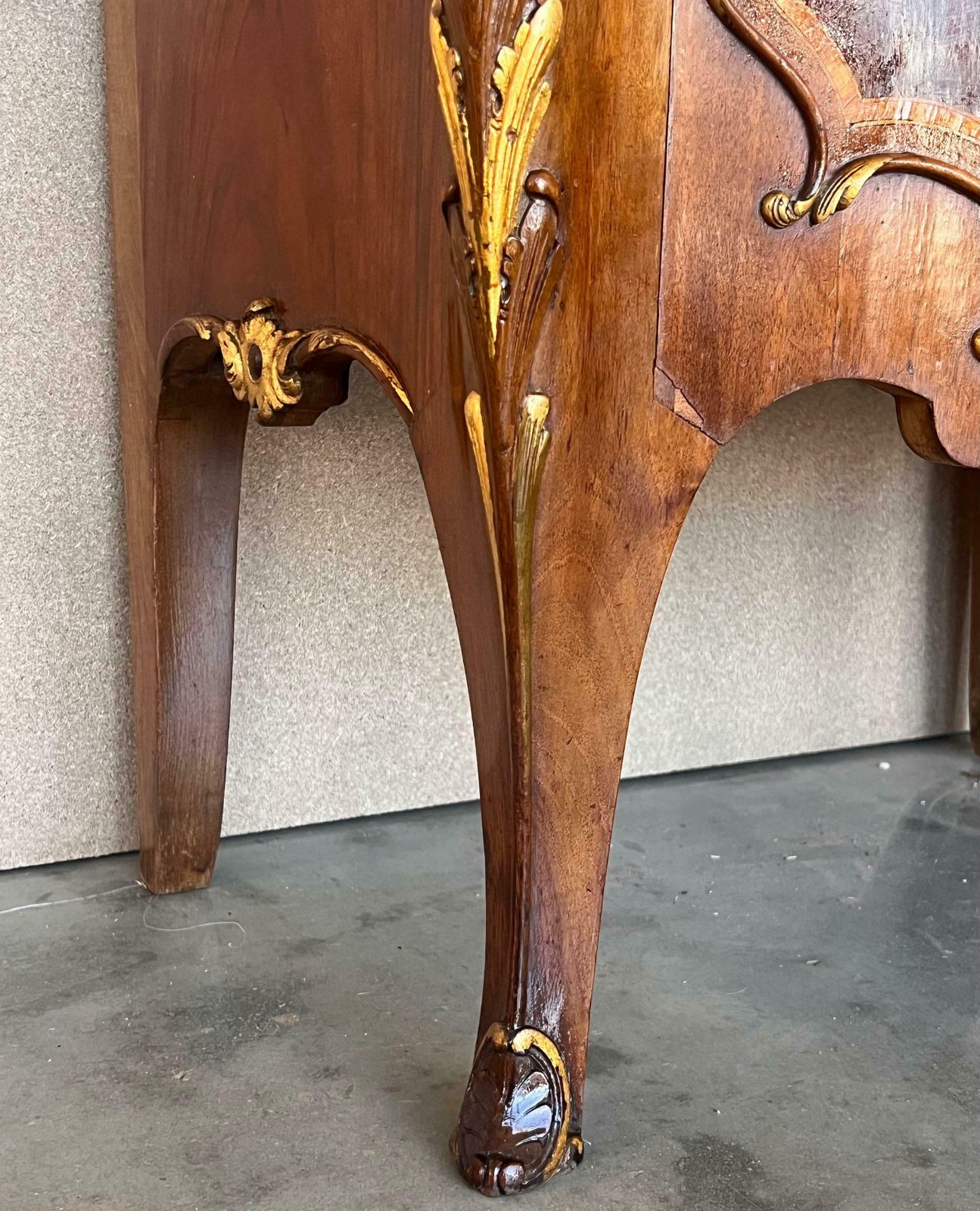 photo furniture Tables de chevet ou tables d'appoint Louis XV en marqueterie, plateau en marbre