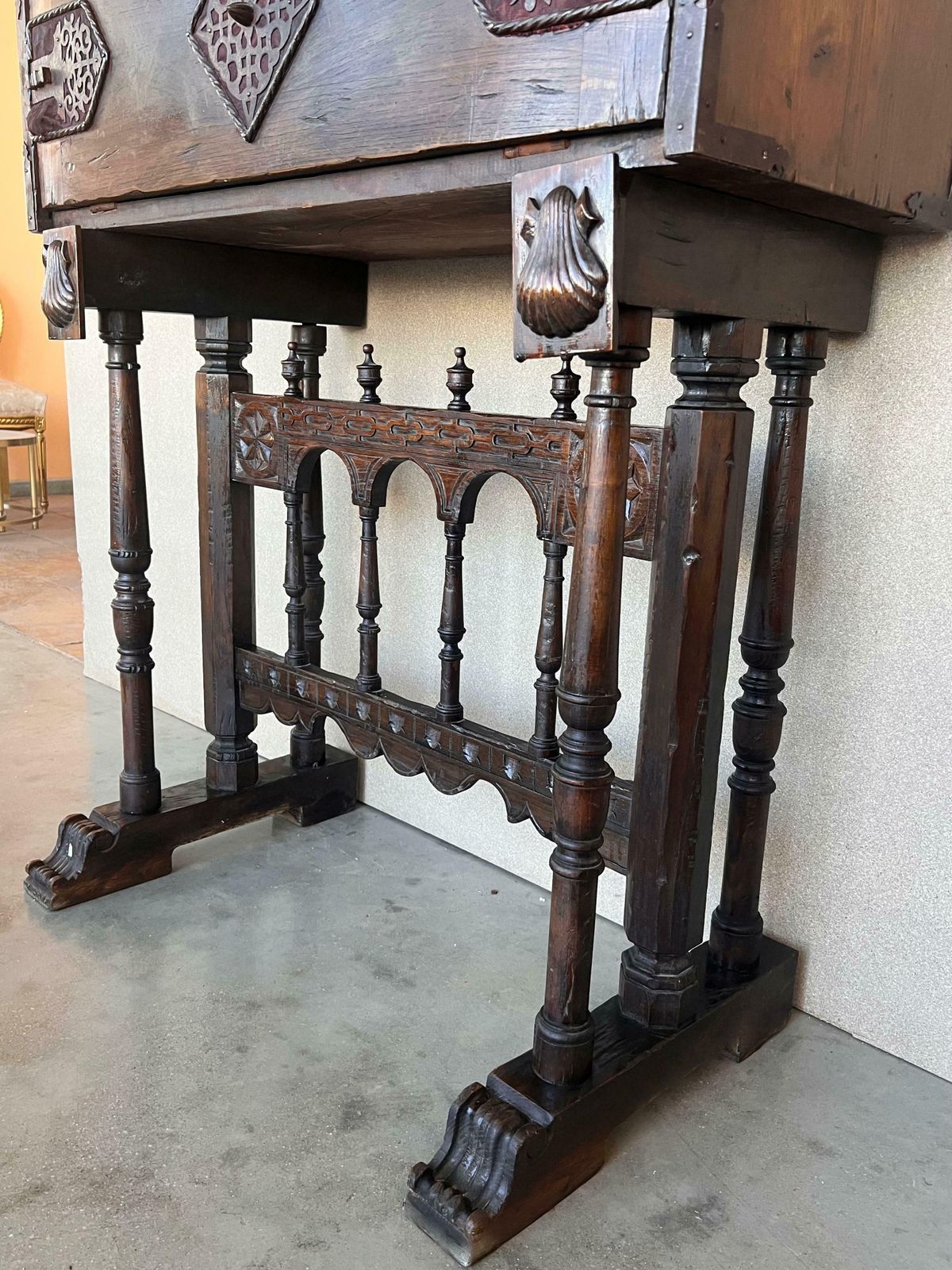 photo vintage 17th Spanish Walnut Cabinet On Stand, Desk, Original ‘Bargueño’