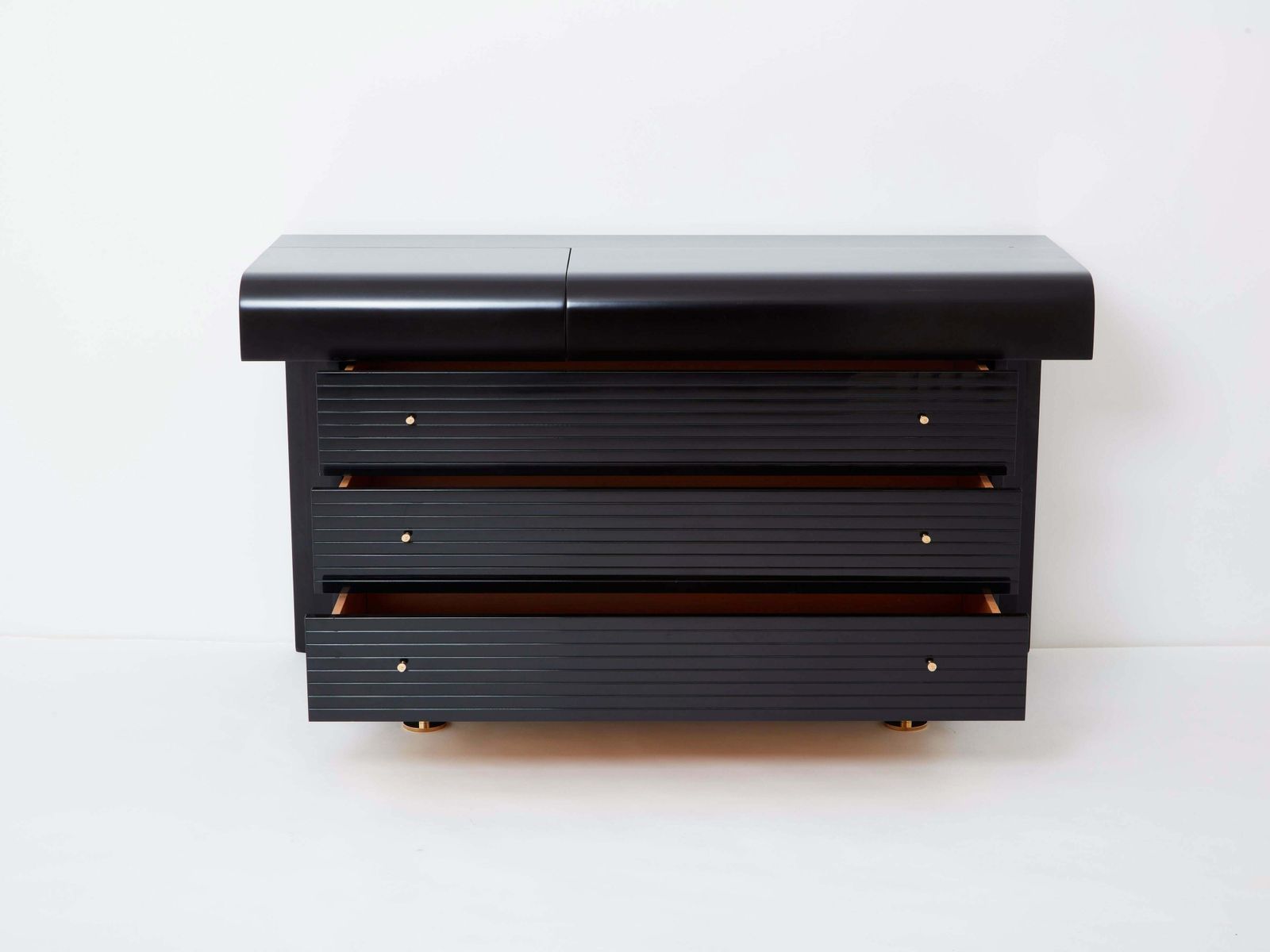 Commode Pierre Cardin laquée noire et laiton, années 1980 photo vinterior