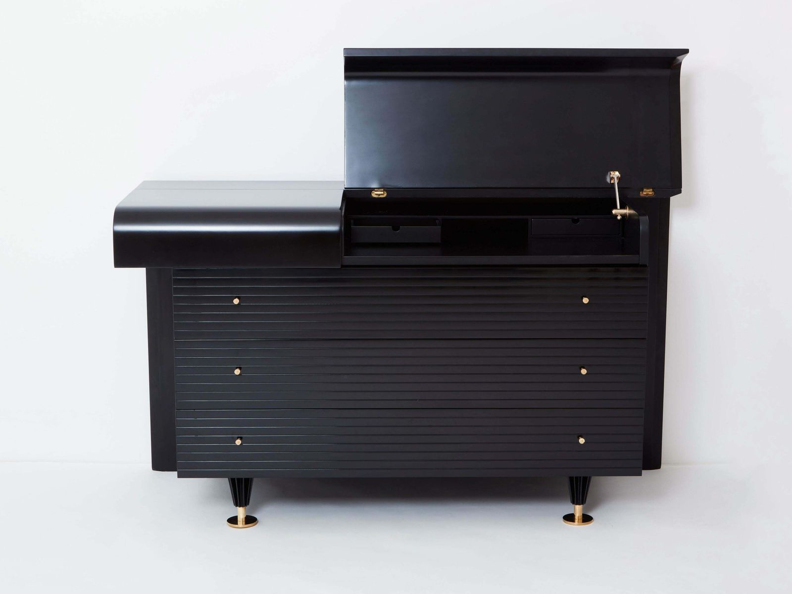 Commode Pierre Cardin laquée noire et laiton, années 1980 photo buy