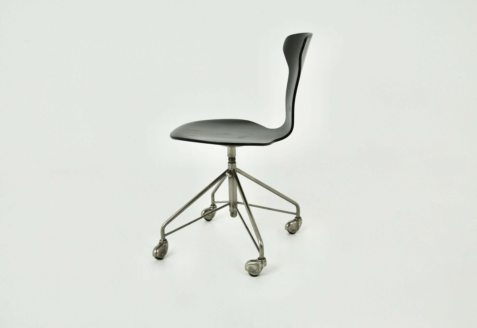 Chair Model 3117 By Arne Jacobsen For Fritz Hansen, 1950s photo Furniture