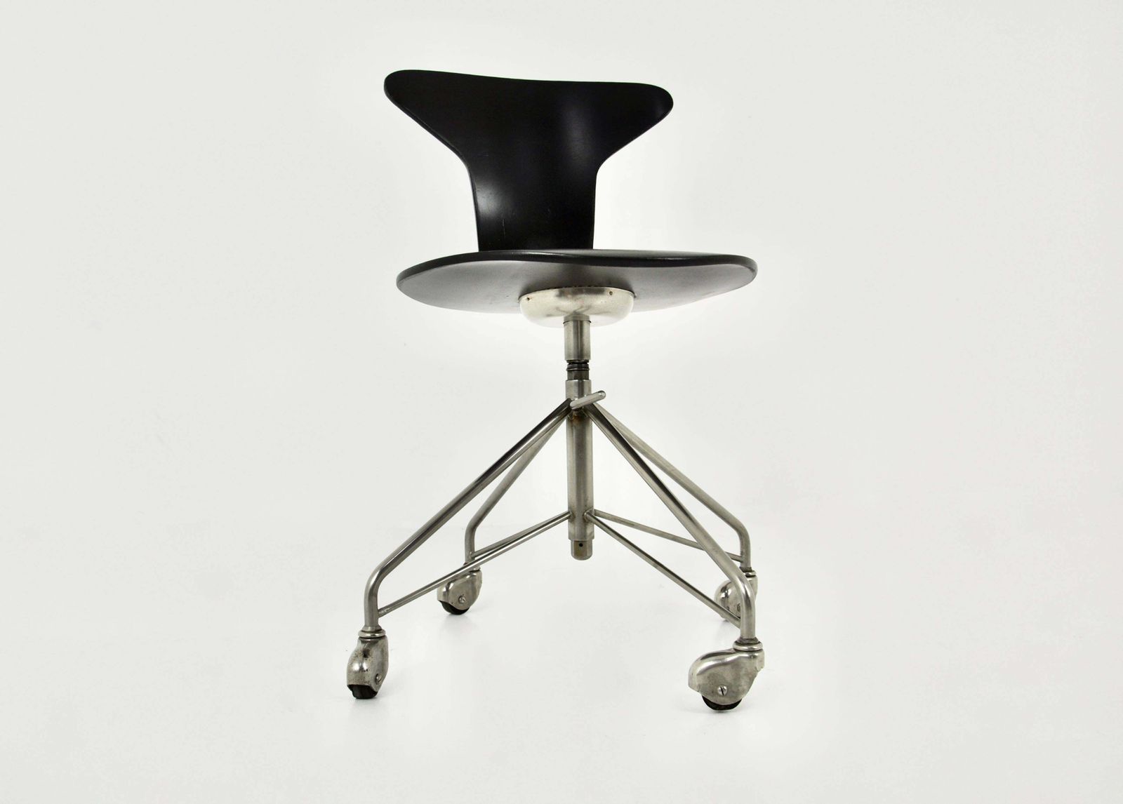 Chair Model 3117 By Arne Jacobsen For Fritz Hansen, 1950s photo vintage