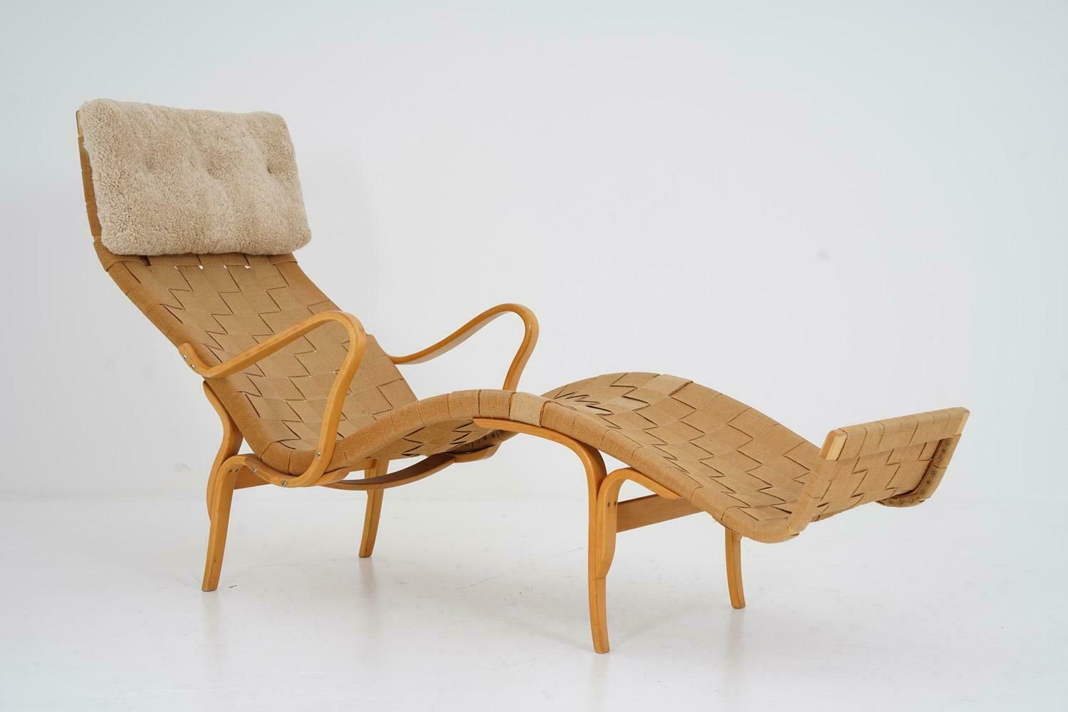 Scandinavian Chaise Longue "Pernilla 3" By Bruno Mathsson photo for sale