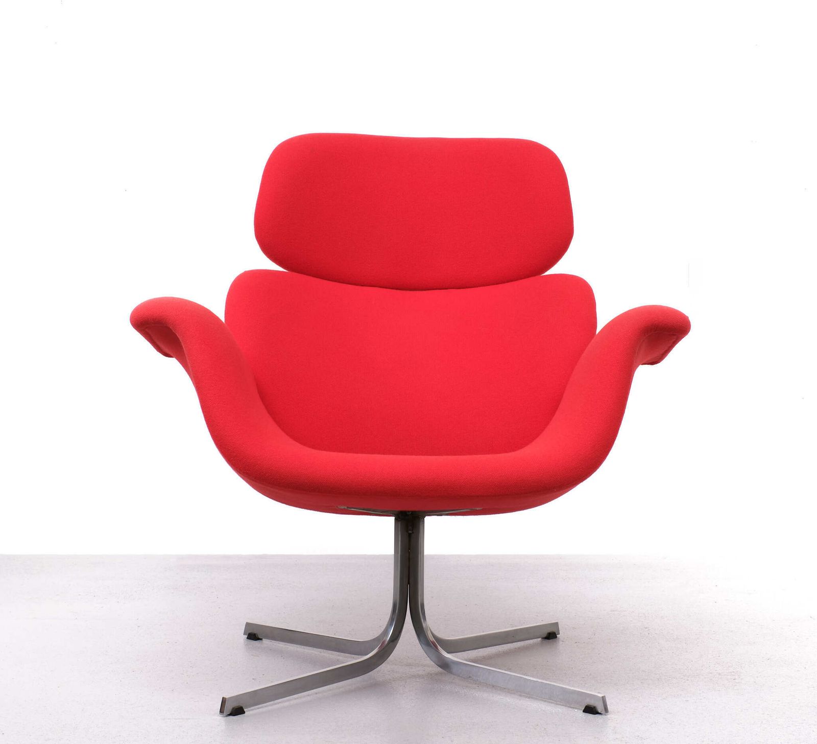 photo for sale Pierre Paulin Lounge Chair '' Big Tulip '' Artifort 1960s