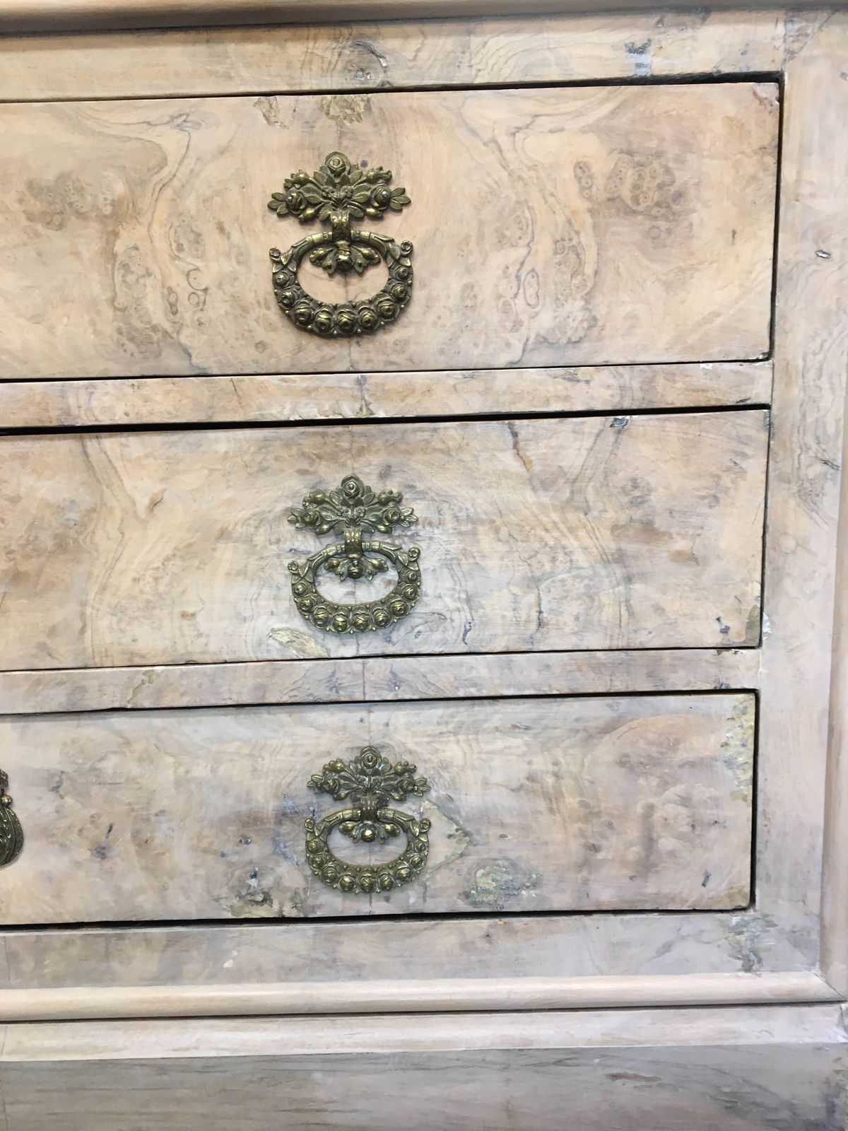 photo vinterior French Commode Chest Of Drawers