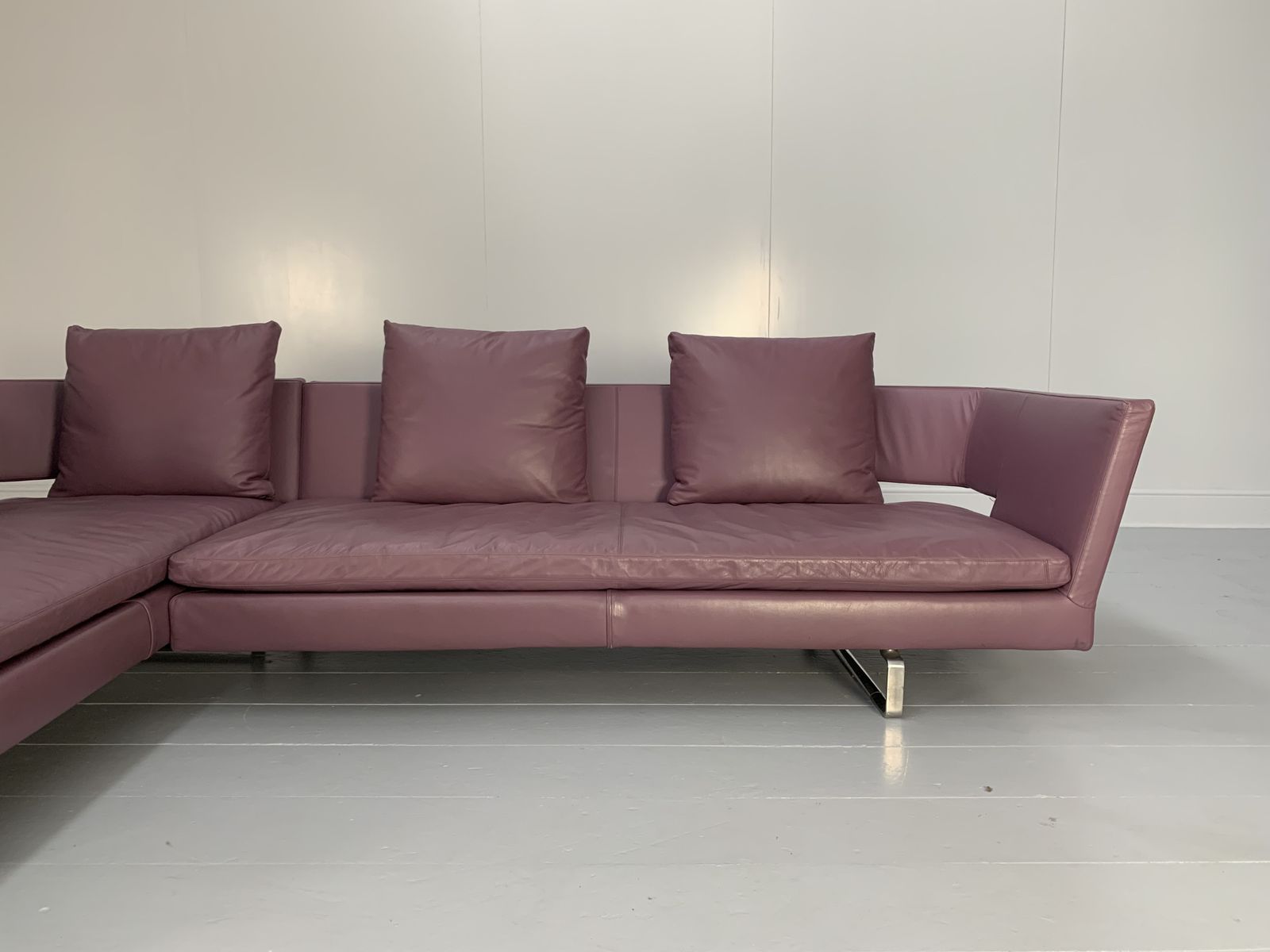 B&B Italia “Arne” 6 Seat L Shape Sofa – In Mauve Pale Purple “Gamma” Leather photo Furniture
