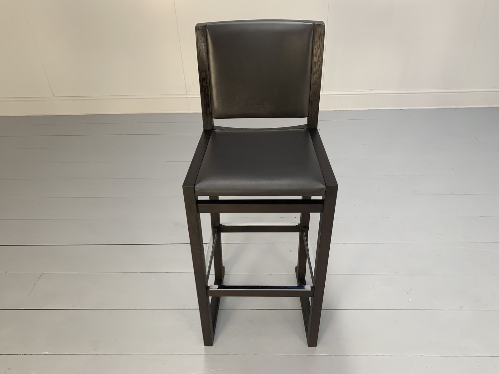 photo furniture Pair Of B&B Italia “Musa Sm46g” Tall Bar Stool Chairs – In Dark Grey “Kasia” Leather
