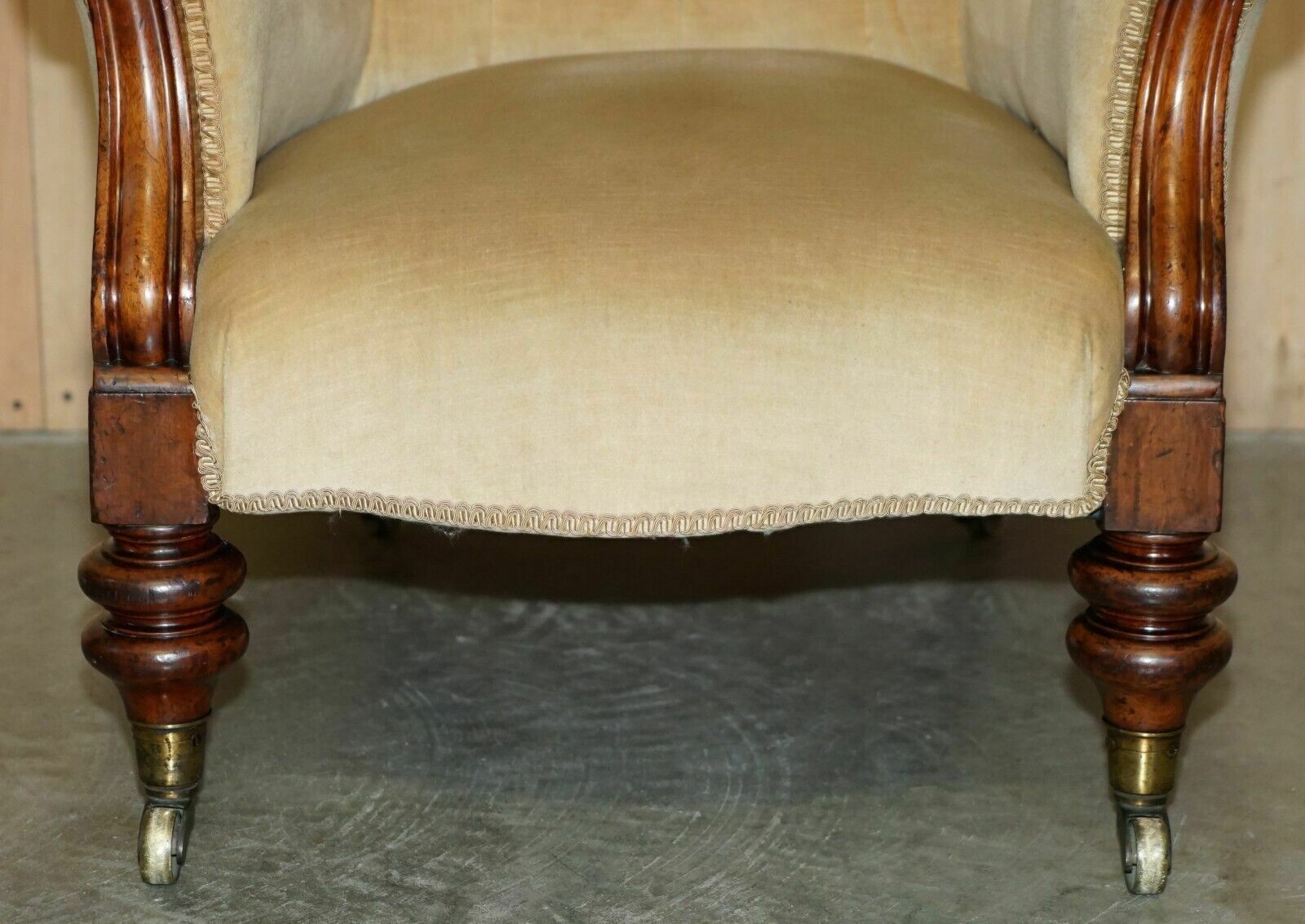 photo vinterior Important Pair Of Royal Stamped Johnstone & Jeanes Crown Estate Made Armchairs