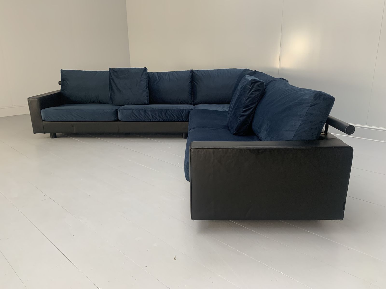 Flexform “Status” Sectional L Shape Sofa – In Black Leather & Blue Velvet photo Furniture