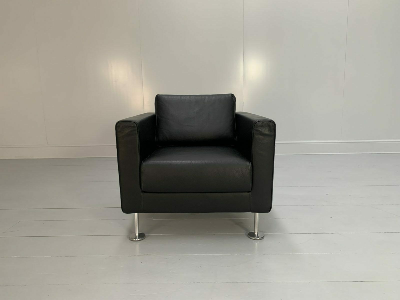 Vitra “Park” Armchair – In Jet Black Leather photo furniture