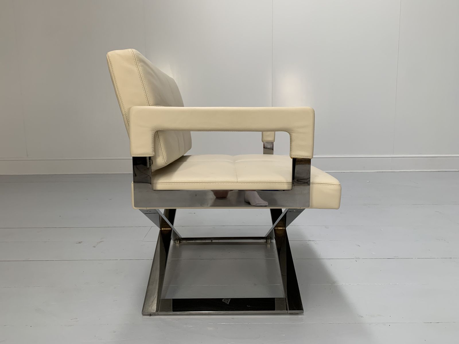 Suite Of 8 Poltrona Frau “Aster X” Dining Armchairs – In Ivory “Pelle Frau” Leather photo vintage