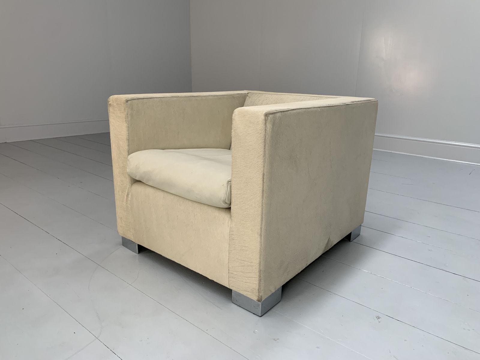 photo furniture Pair Of Minotti “Suitcase” Club Armchairs – In Pony Skin & “Pelle” Leather