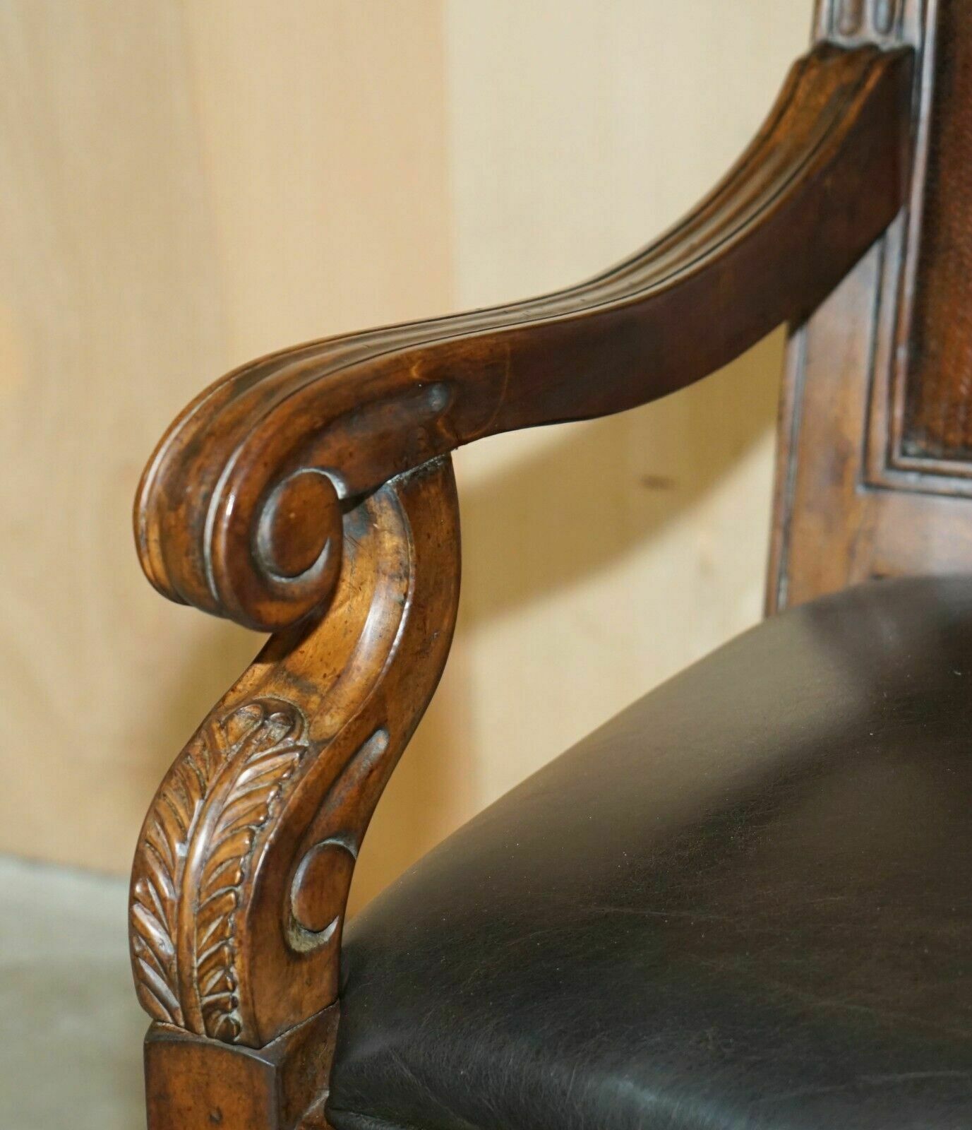 Exquisite Thomasville Safari Collection Extending Dining Table & Eight Chairs photo buy