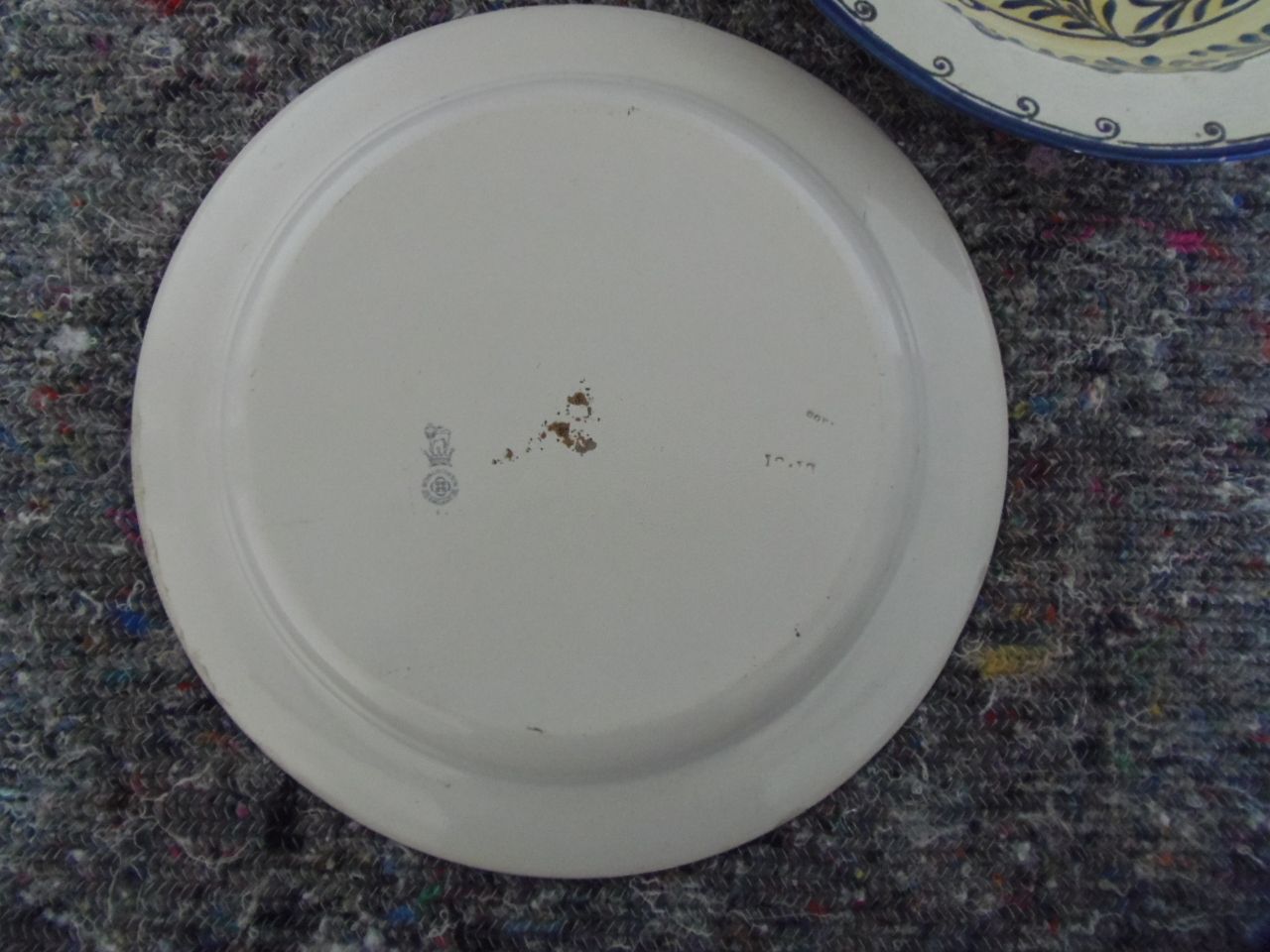 photo vinterior Arts And Crafts Chargers .A Pair Of Doulton Chargers .