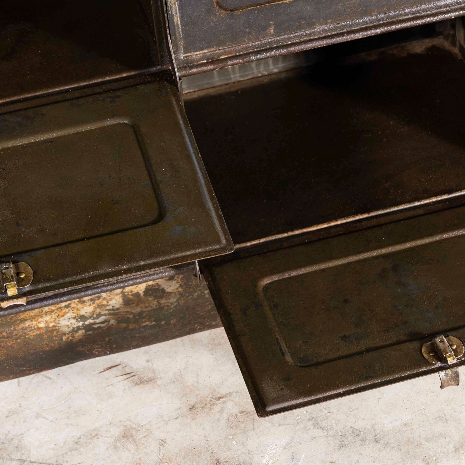 1930’s Original Strafor Klappet Cabinet – Original Paint  Forge De Strasbourg photo vintage