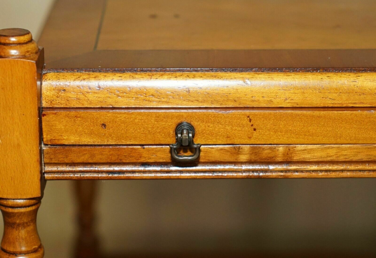 Bradley Furniture Stamped Flamed Mahogany Side Table With Butlers Serving Tray photo 695.0