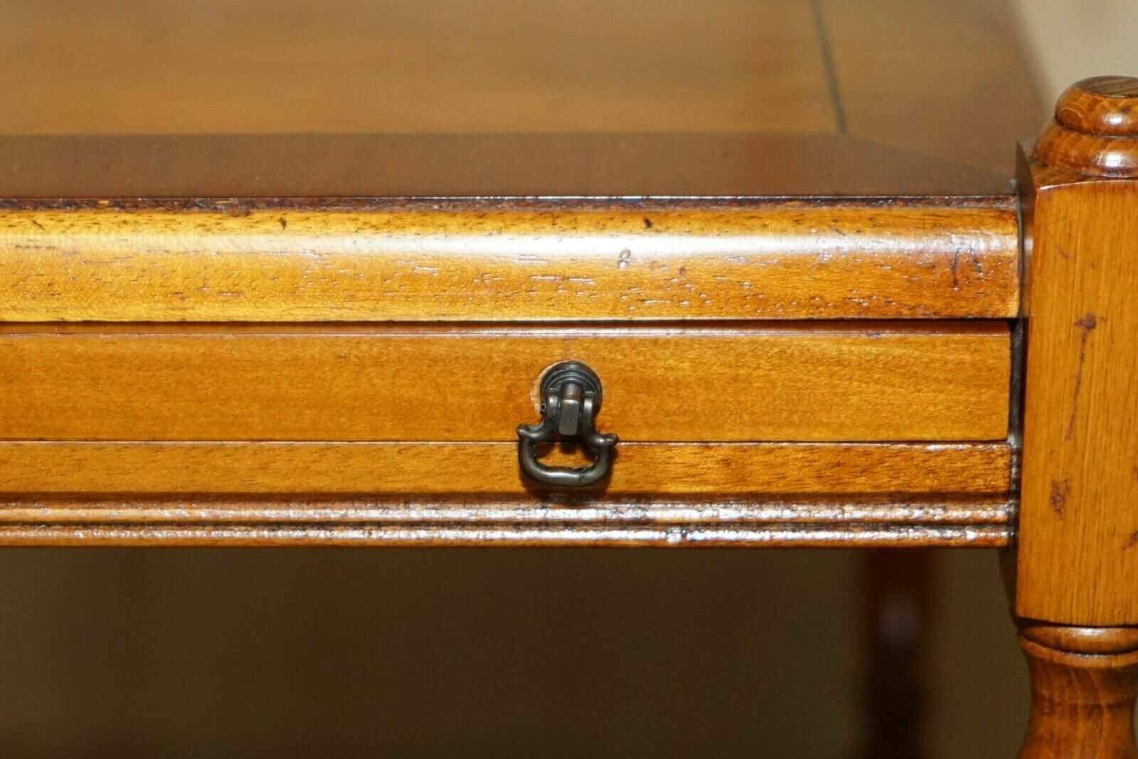 Bradley Furniture Stamped Flamed Mahogany Side Table With Butlers Serving Tray photo vinterior