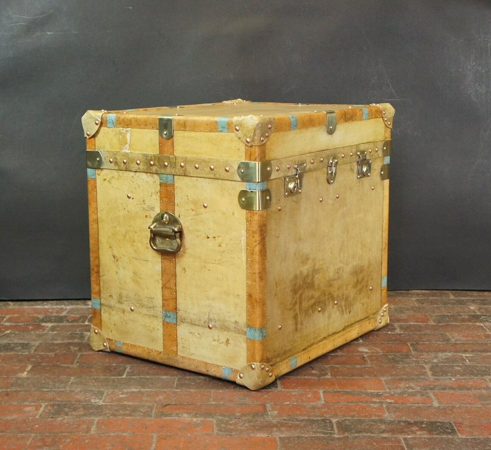 Bespoke English Antique Velum Large Occasional Side Table Trunk Home Decor Lamp Stand