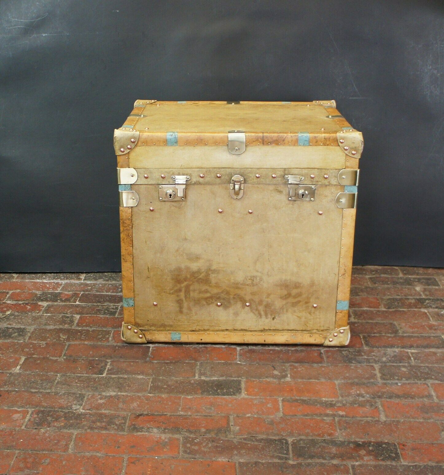 Bespoke English Antique Velum Large Occasional Side Table Trunk Home Decor Lamp Stand photo vinterior