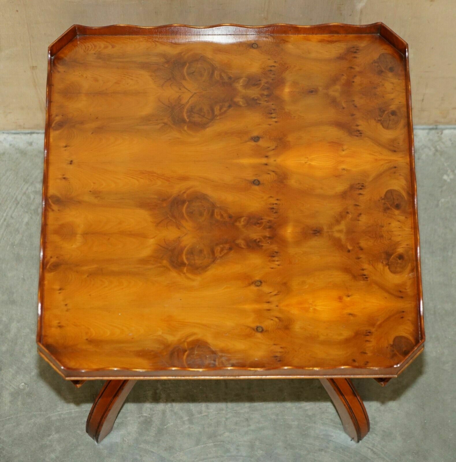 photo vinterior Pair Of Bevan Funnell England Burr Yew Side Tables Each With A Signle Drawer